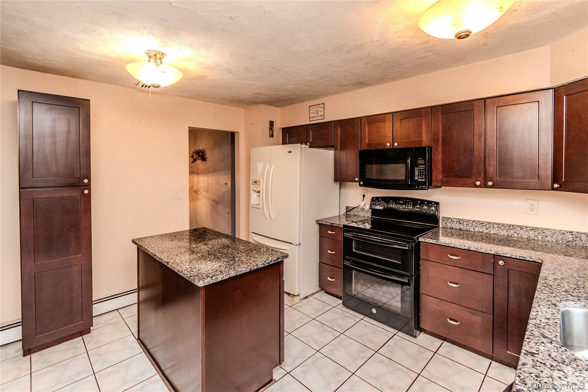 6 Bates Circle Florida, NY 10921 - Photo 20 of 50 Kitchen - Granite counter top, electric range, island, tile