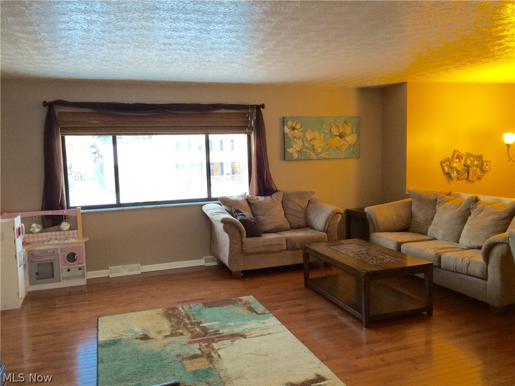 418 Cheshire Road Akron, OH 44319 - Photo 6 of 13 Gallery Image 6