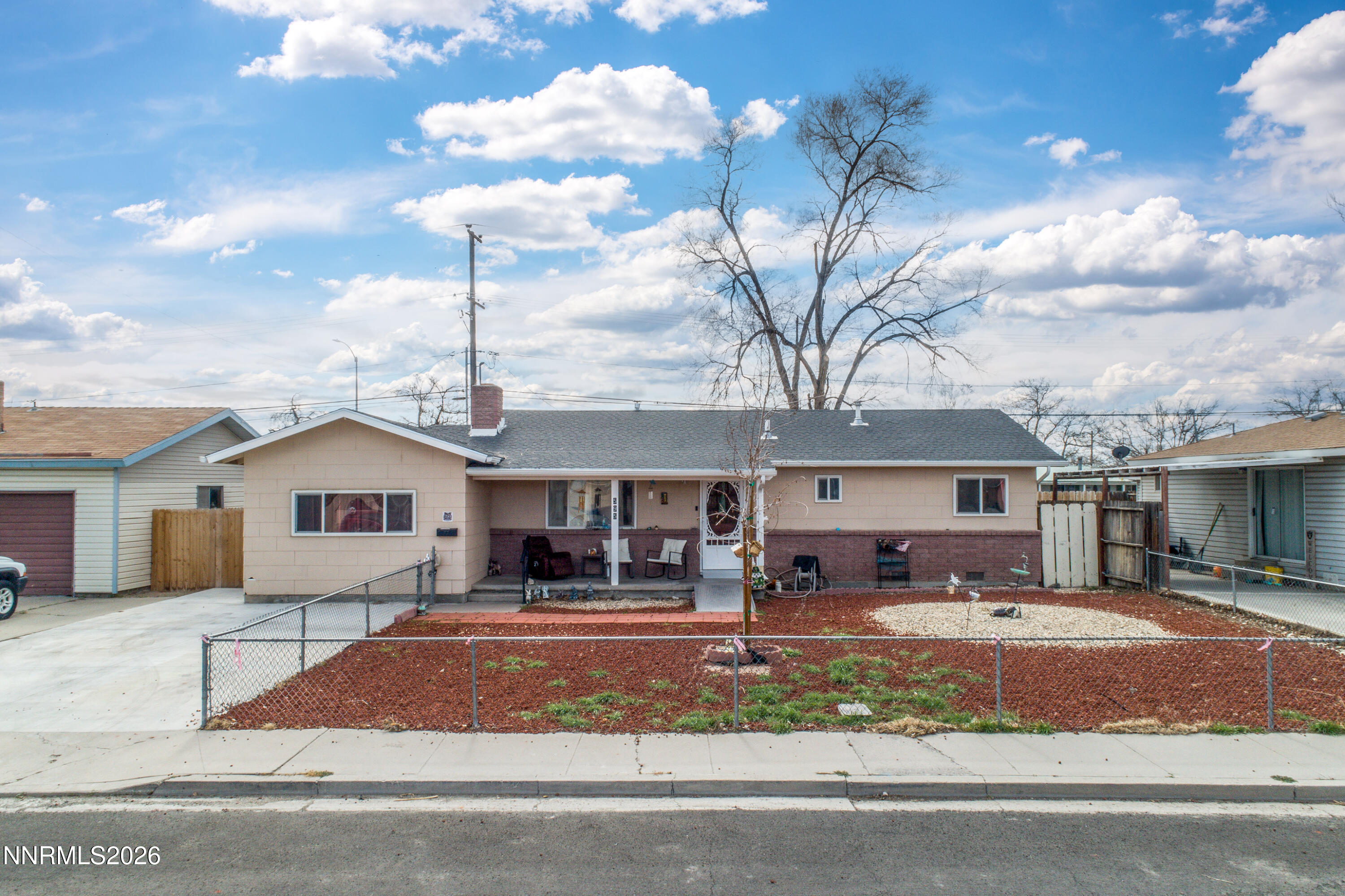 595 Cora Way Fallon, NV 89406 - Photo 1 of 23 a front view of a house with a yard