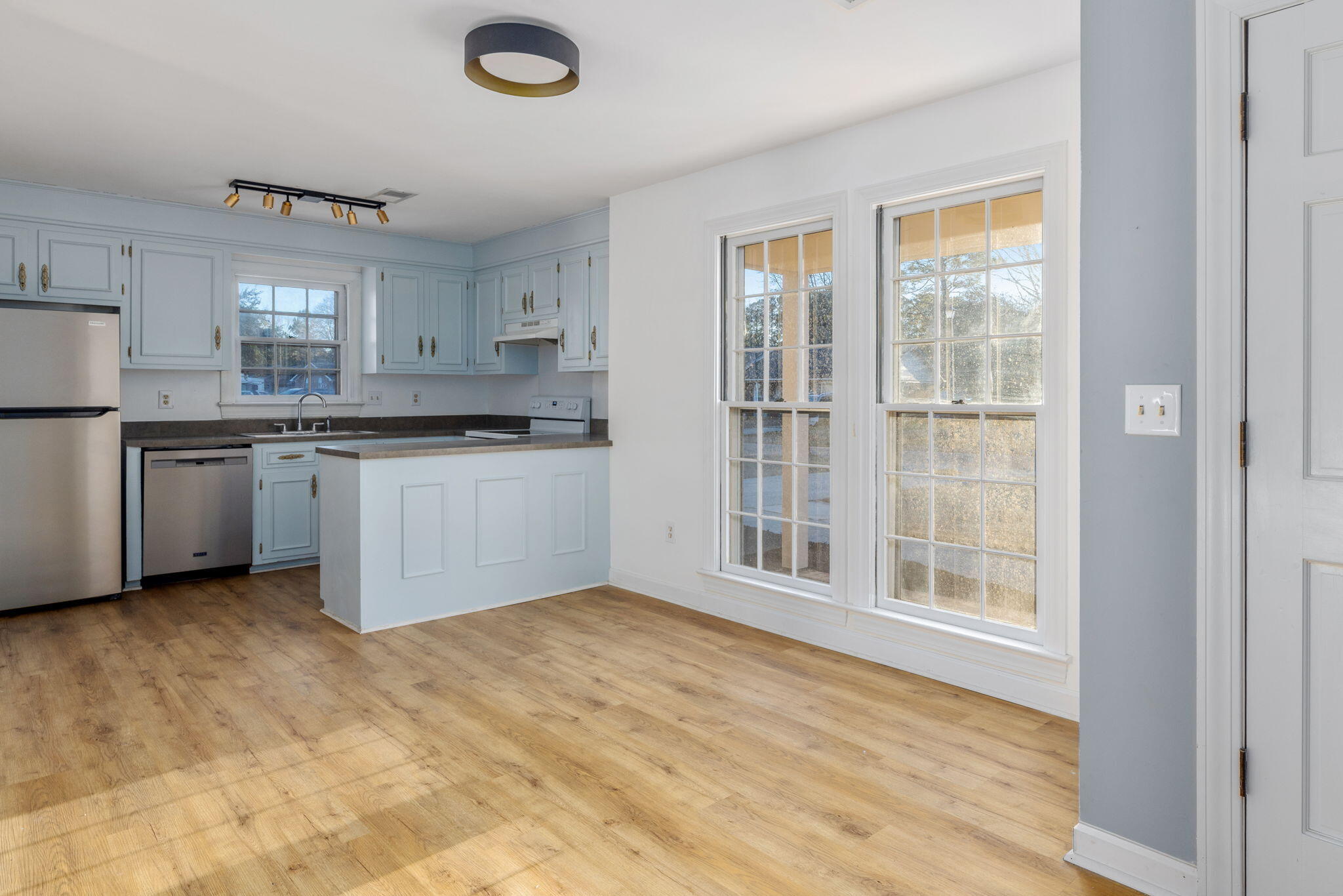 126 Marion Road Summerville, SC 29486 - Photo 8 of 33 8-web-or-mls-126 Marion Rd - Drew C Phot