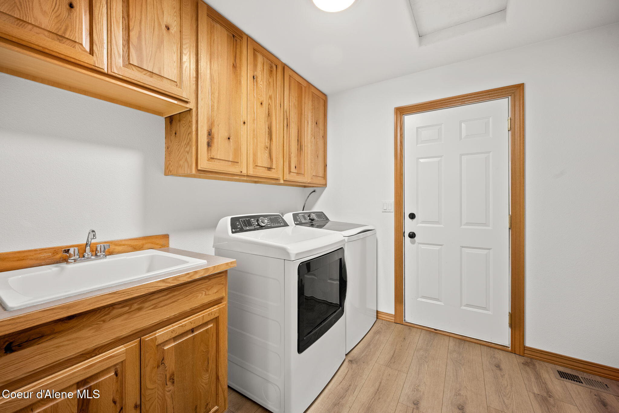 11393 North Rocking R Road Hayden, ID 83835 - Photo 18 of 35 Laundry Room