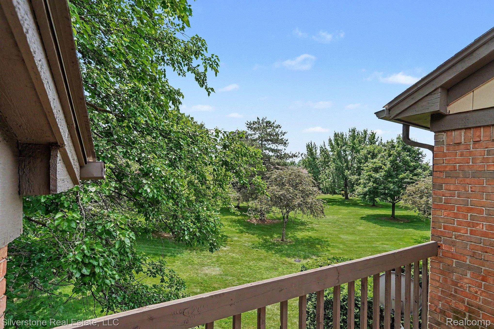 1502 Meadowside Drive Rochester, MI 48307 - Photo 25 of 27 025_file_1276.jpg