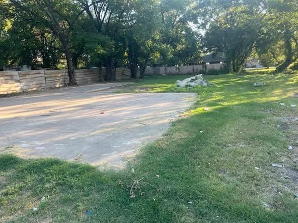 a view of a yard