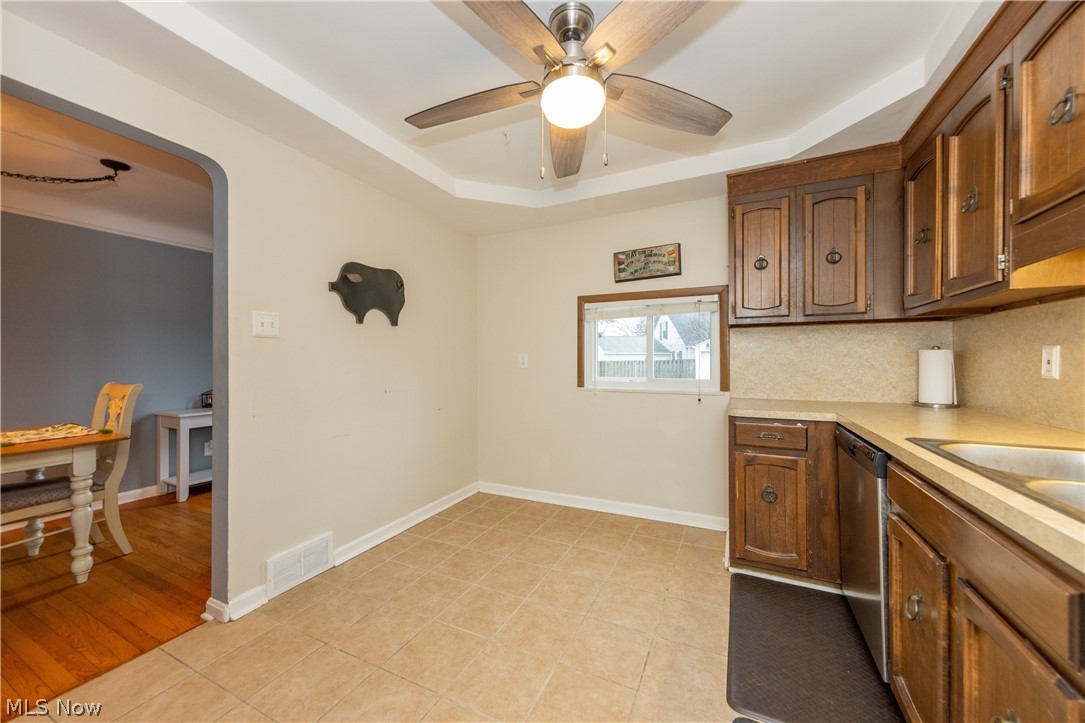 944 Richmond Road Cleveland, OH 44124 - Photo 10 of 32