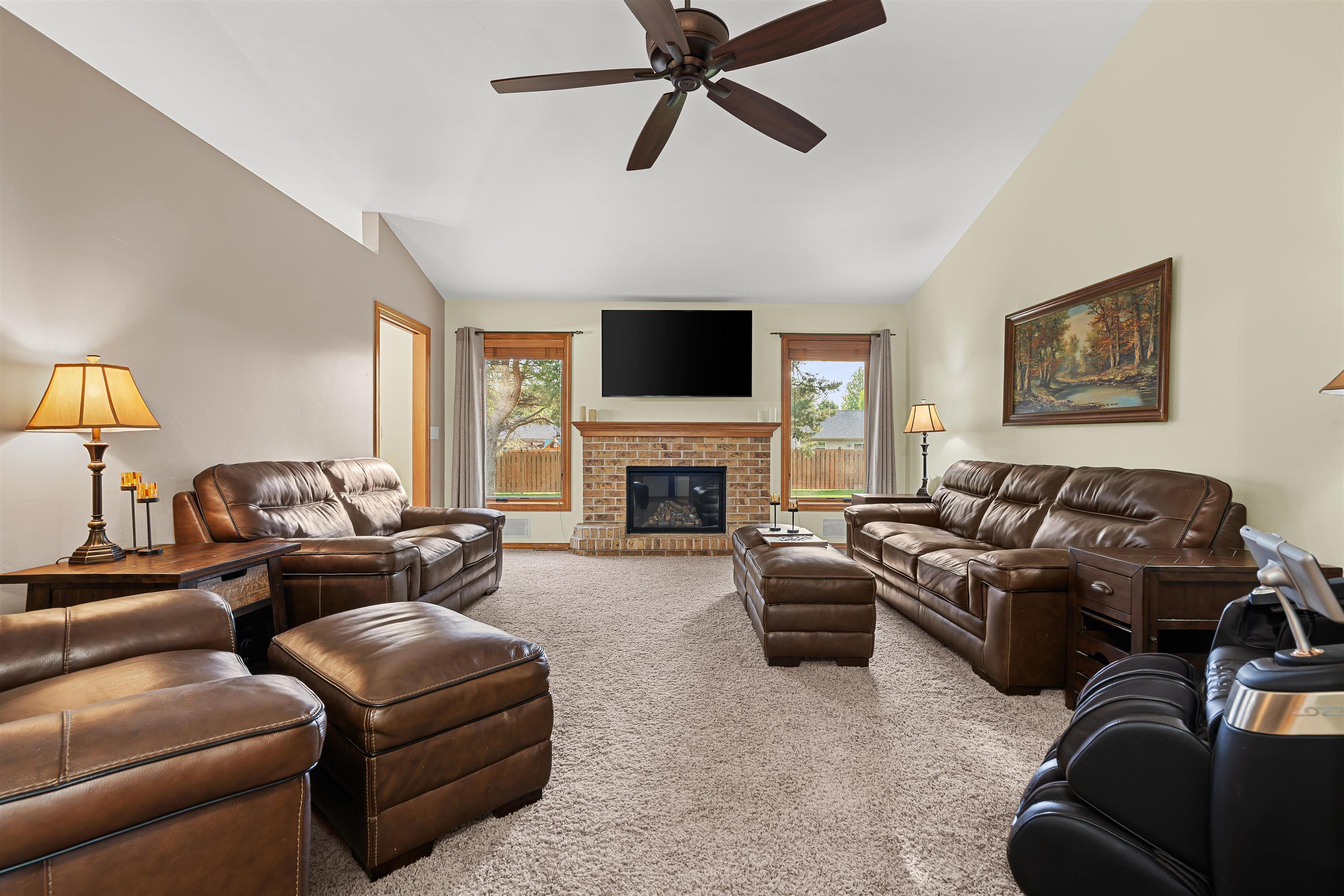 1112 Lake Park Road Menasha, WI 54952 - Photo 5 of 54