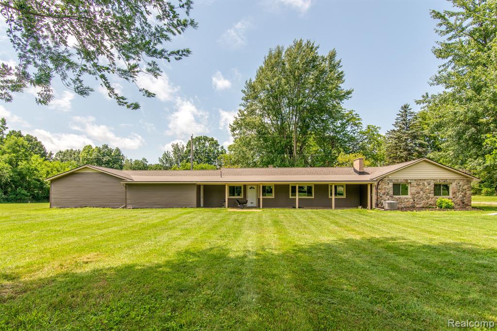 5310 Mack Road Howell, MI 48855 - Photo 4 of 30