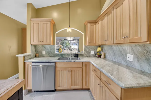 $5,250 | 190 Temple Avenue, Boynton Beach, FL 33436