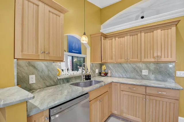 $5,250 | 190 Temple Avenue, Boynton Beach, FL 33436