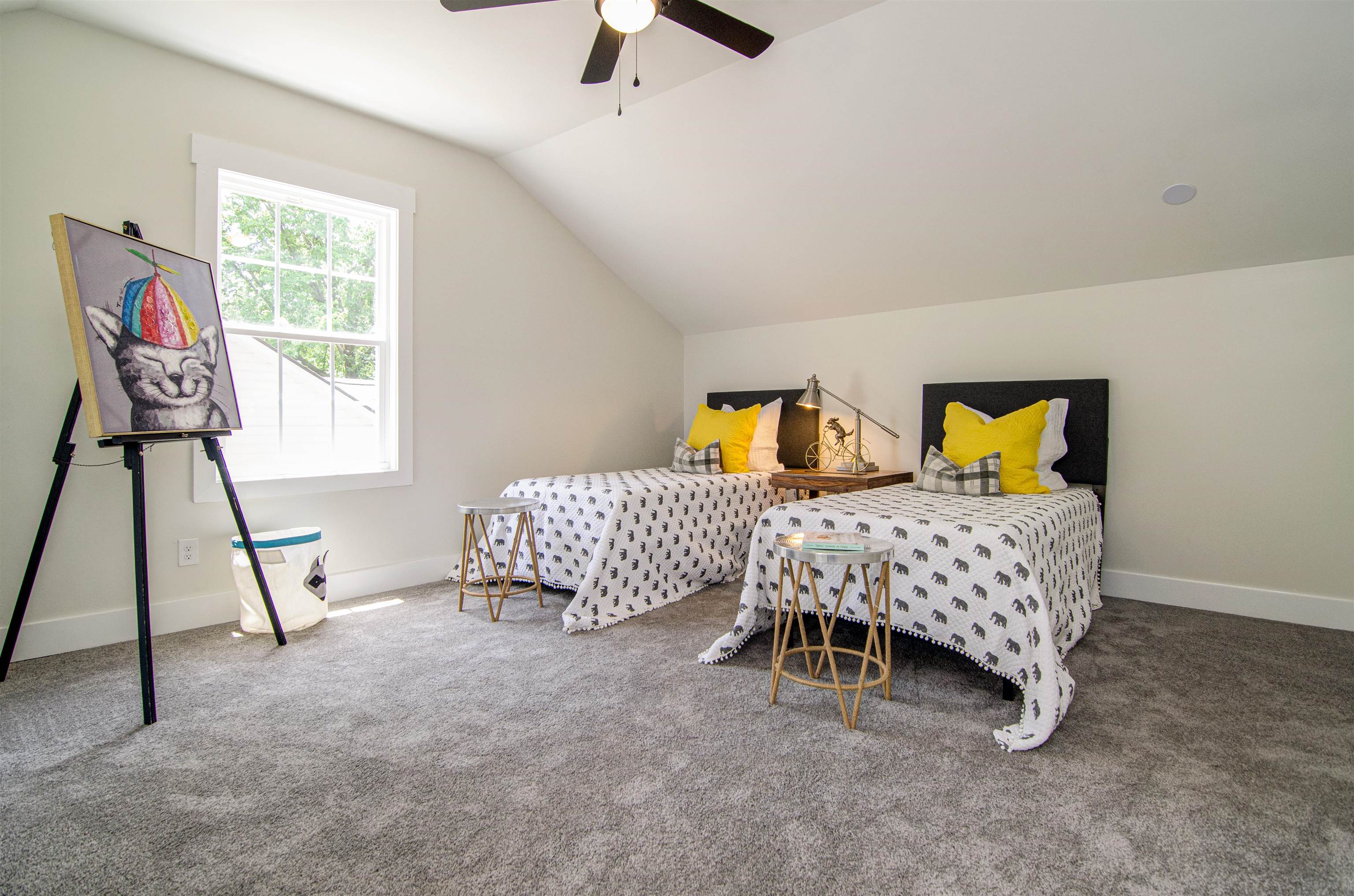 185 Alexander Street Memphis, TN 38111 - Photo 18 of 25 a bedroom with a bed and a chandelier