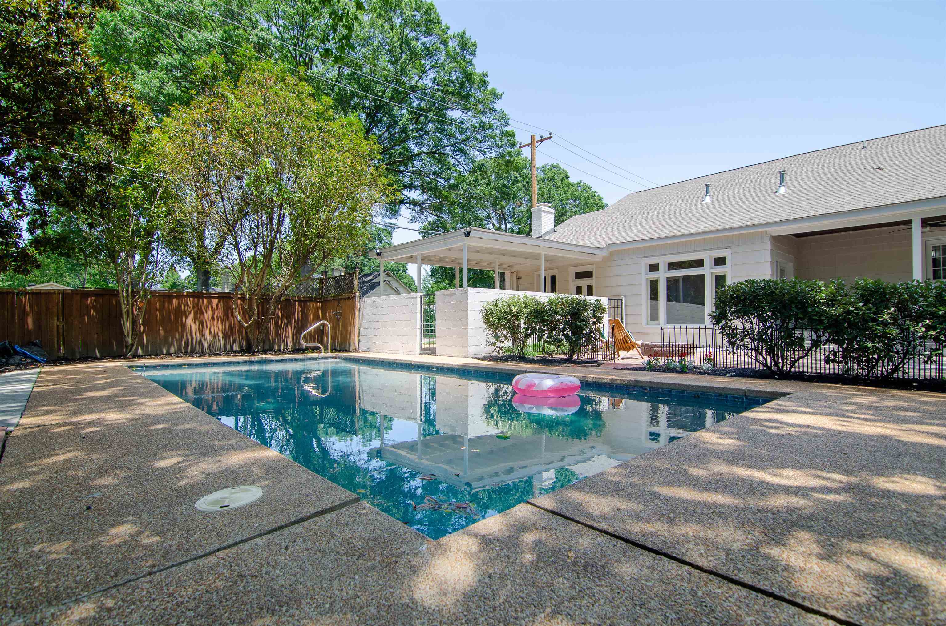 185 Alexander Street Memphis, TN 38111 - Photo 24 of 25 a front view of a house with garage