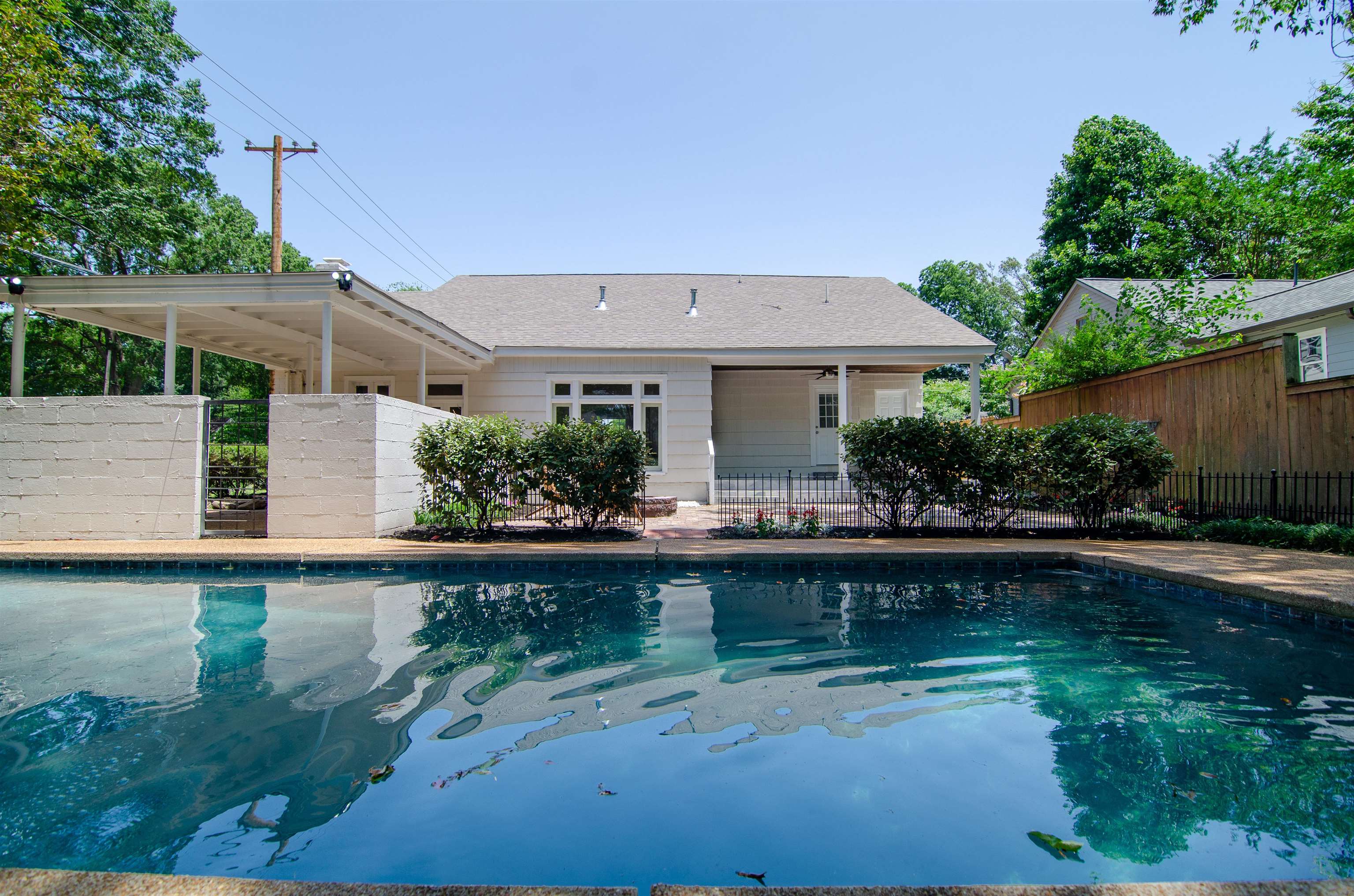 185 Alexander Street Memphis, TN 38111 - Photo 25 of 25 a front view of a house with garden