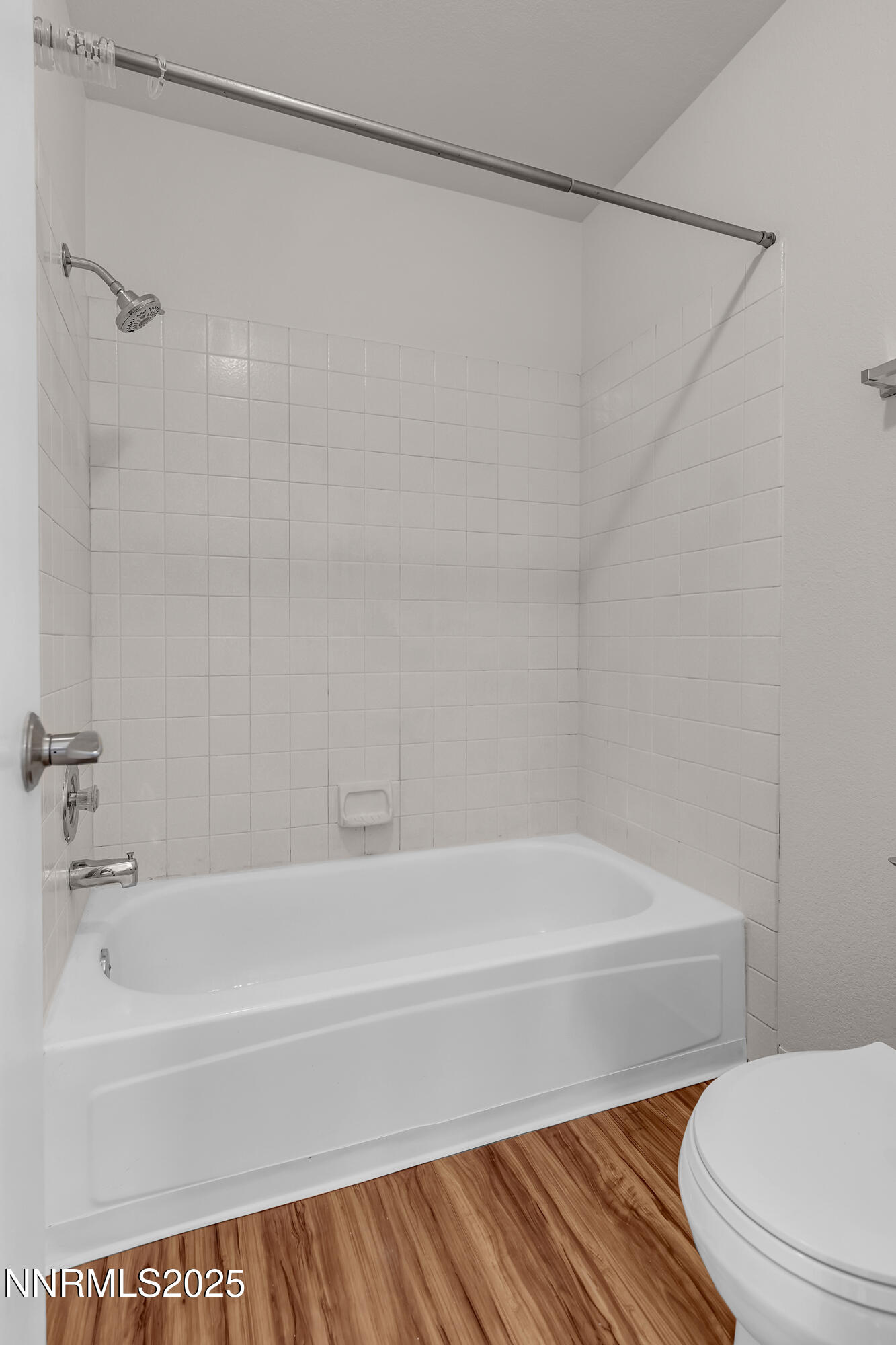 4301 Loreto Lane Reno, NV 89502 - Photo 21 of 36 a bathroom with a toilet and a bath tub