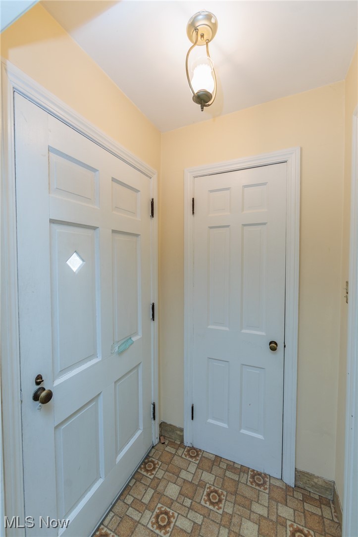 3921 Bushnell Road Cleveland, OH 44118 - Photo 2 of 38 Gallery Image 2