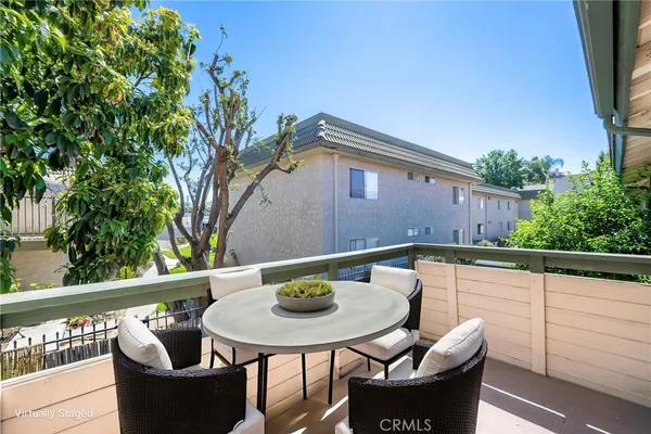 a picture of a wall with a white wall and a white wall