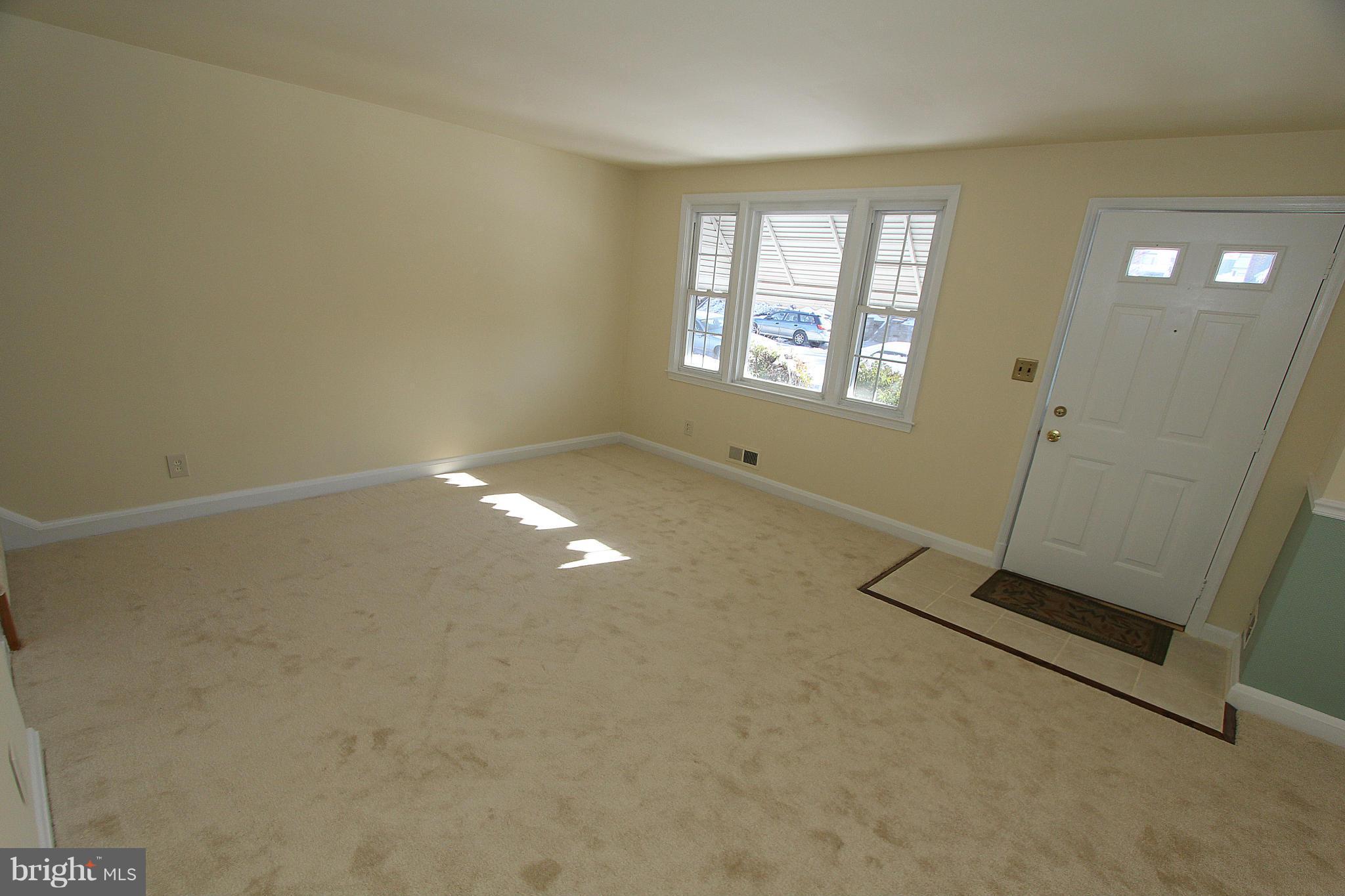1810 Ellinwood Road Baltimore, MD 21237 - Photo 4 of 30 an empty room with windows