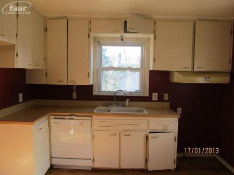 316 North Helen Avenue Rochester, MI 48307 - Photo 2 of 6 20325025-1.JPG