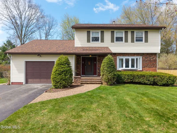 $450,000 | 5113 Foxwood Drive, Guilderland, NY 12303