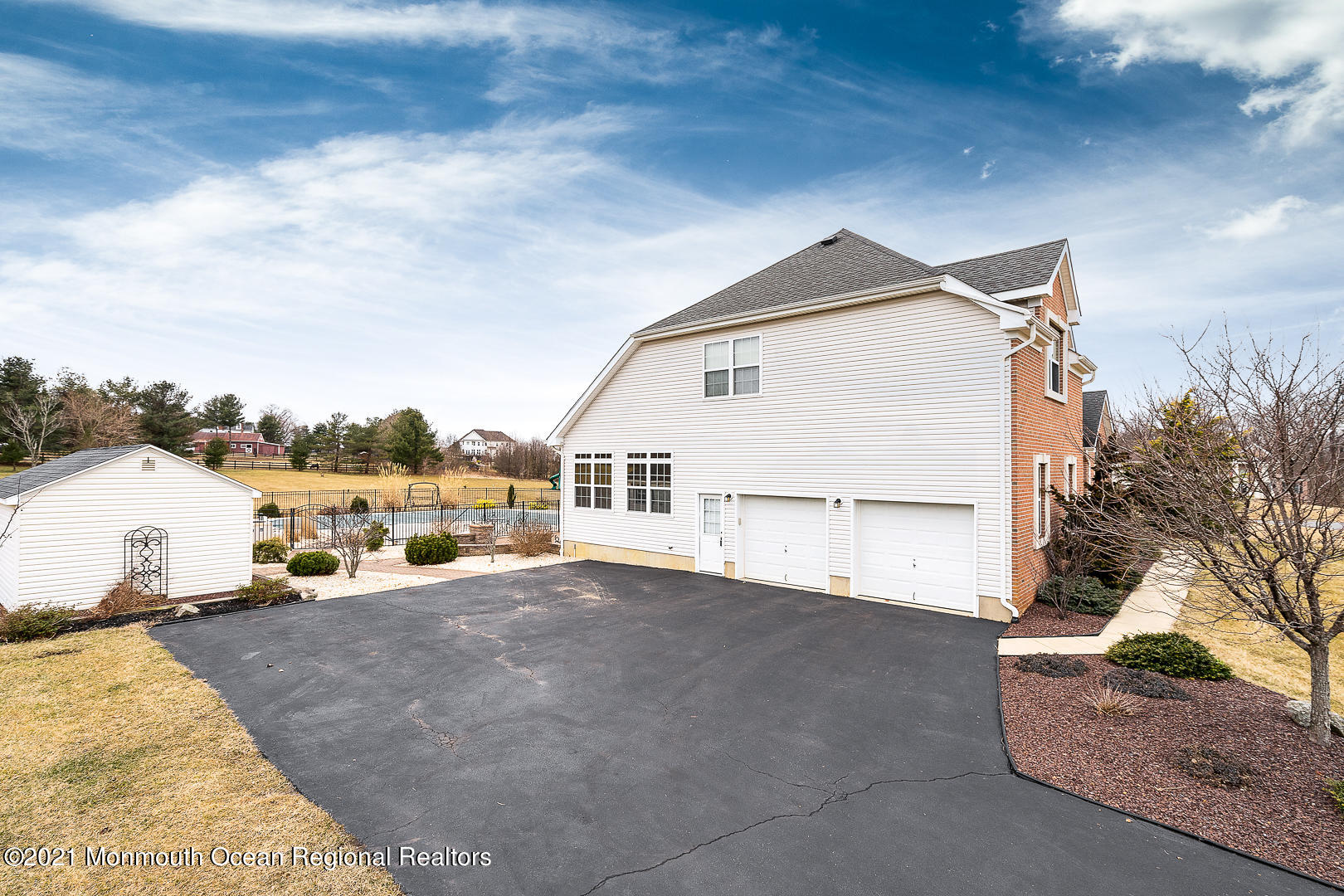 4 Cooper Court Cream Ridge, NJ 08514 - Photo 2 of 31 202