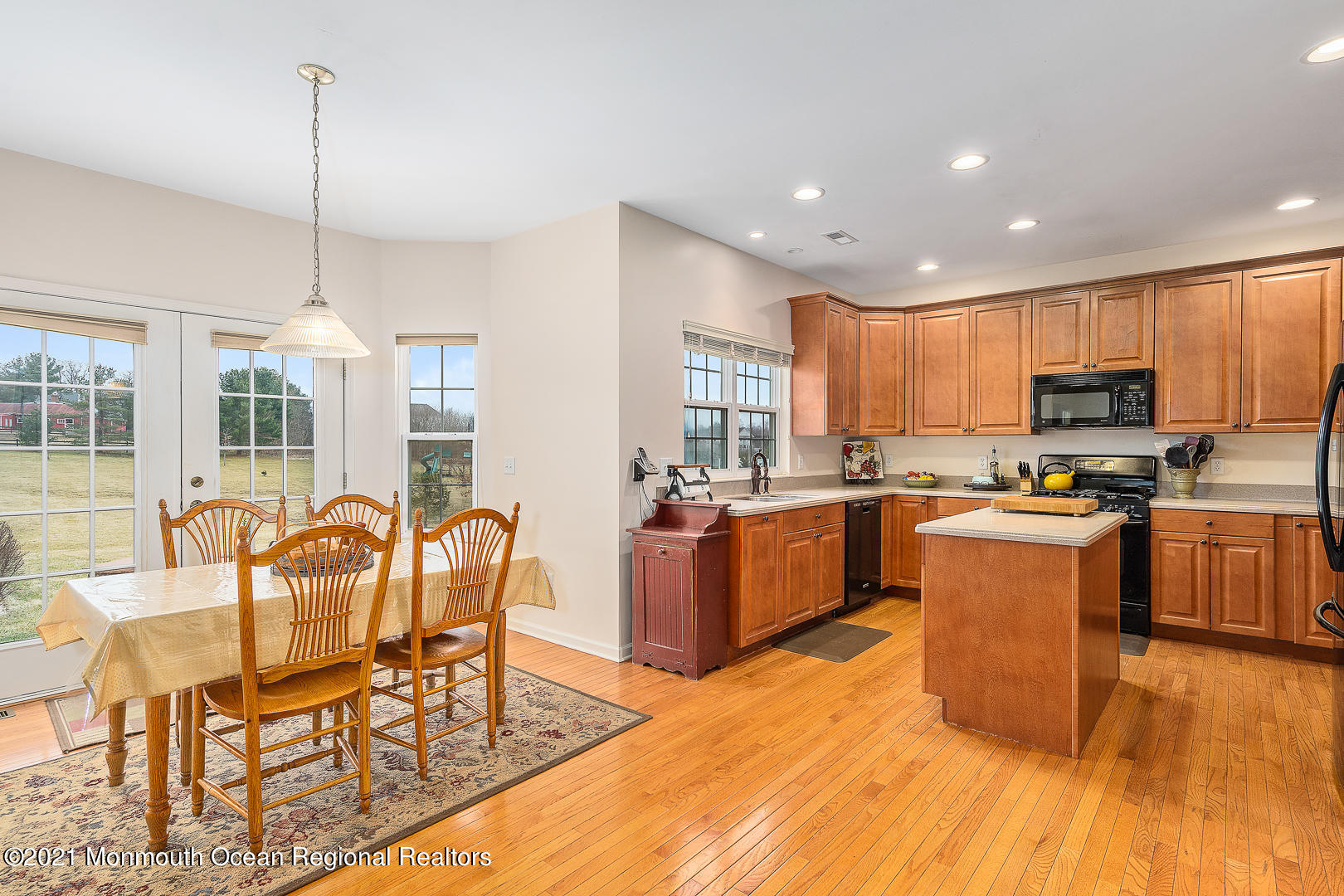 4 Cooper Court Cream Ridge, NJ 08514 - Photo 9 of 31 209