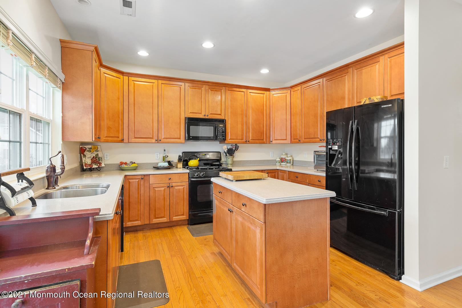 4 Cooper Court Cream Ridge, NJ 08514 - Photo 10 of 31 210