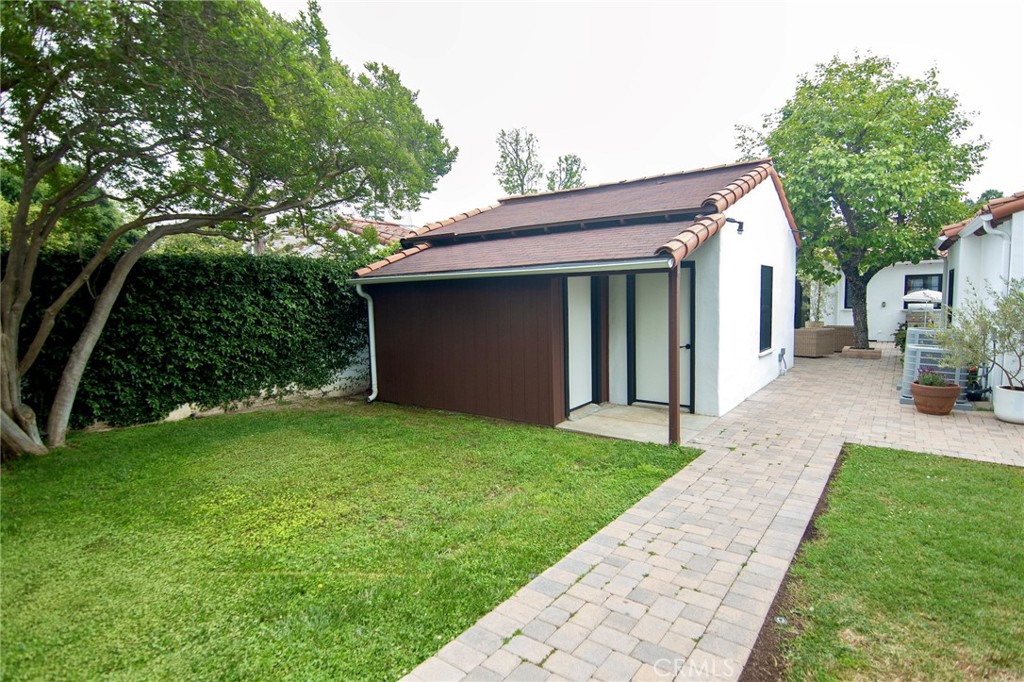 2159 Lorain Road San Marino, CA 91108 - Photo 39 of 48 a view of a back yard of the house