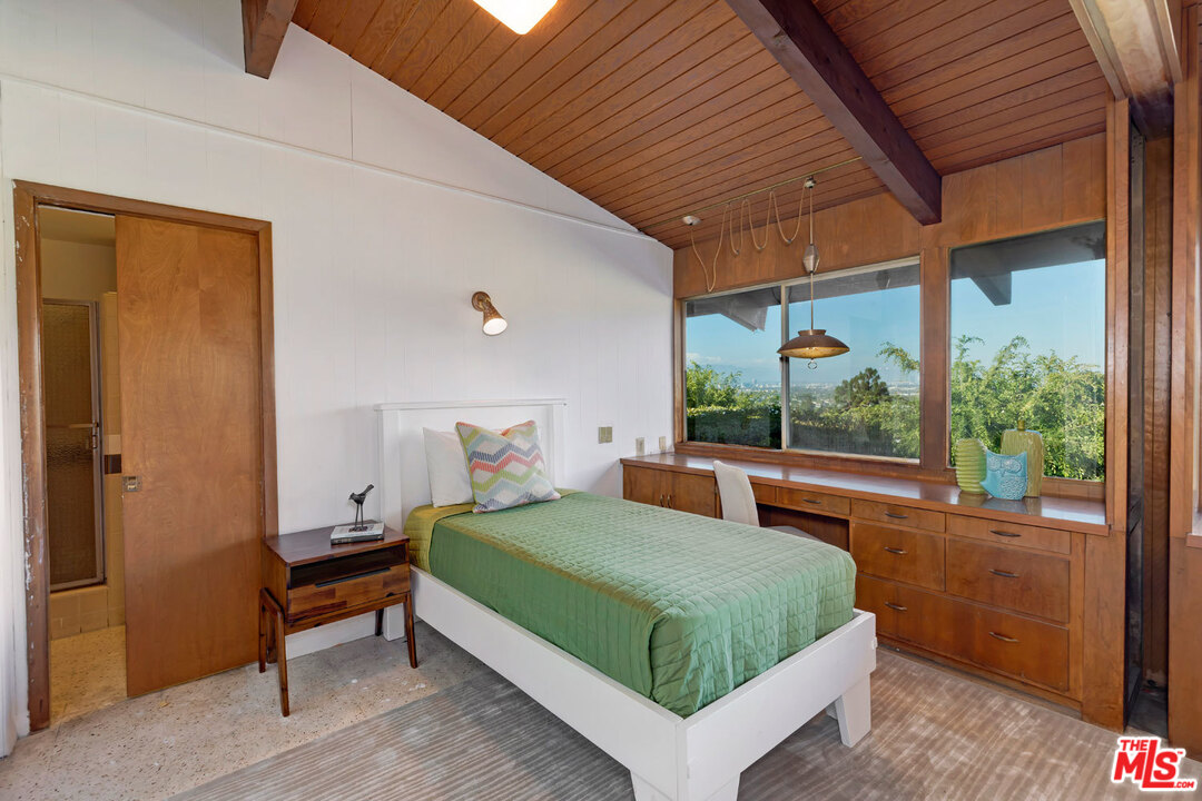 5961 Wrightcrest Drive Culver City, CA 90232 - Photo 29 of 41 a bedroom with a bed and a large window