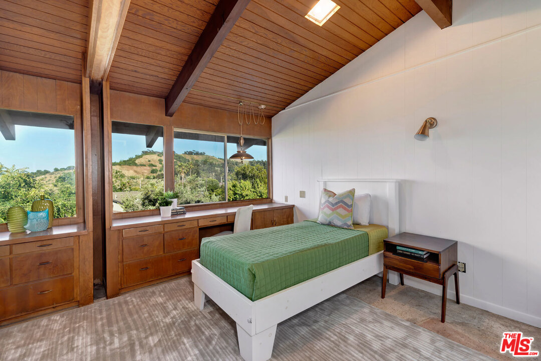 5961 Wrightcrest Drive Culver City, CA 90232 - Photo 30 of 41 a bedroom with a bed and a window