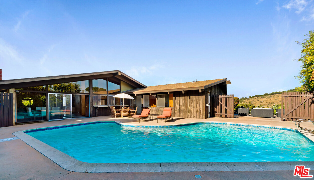 5961 Wrightcrest Drive Culver City, CA 90232 - Photo 32 of 41 an outdoor space view of a house