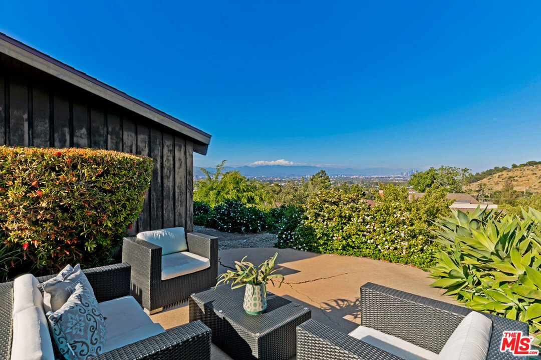 5961 Wrightcrest Drive Culver City, CA 90232 - Photo 35 of 41 a balcony with furniture and a potted plant