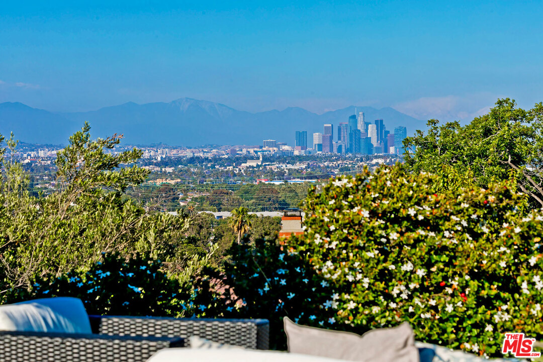 5961 Wrightcrest Drive Culver City, CA 90232 - Photo 36 of 41 a view of a city