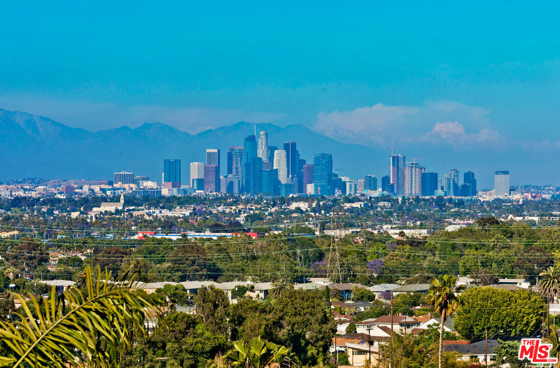 5961 Wrightcrest Drive Culver City, CA 90232 - Photo 5 of 41 a view of a city
