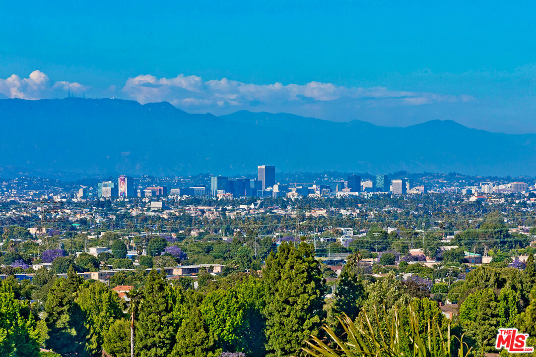 5961 Wrightcrest Drive Culver City, CA 90232 - Photo 6 of 41 a view of a city