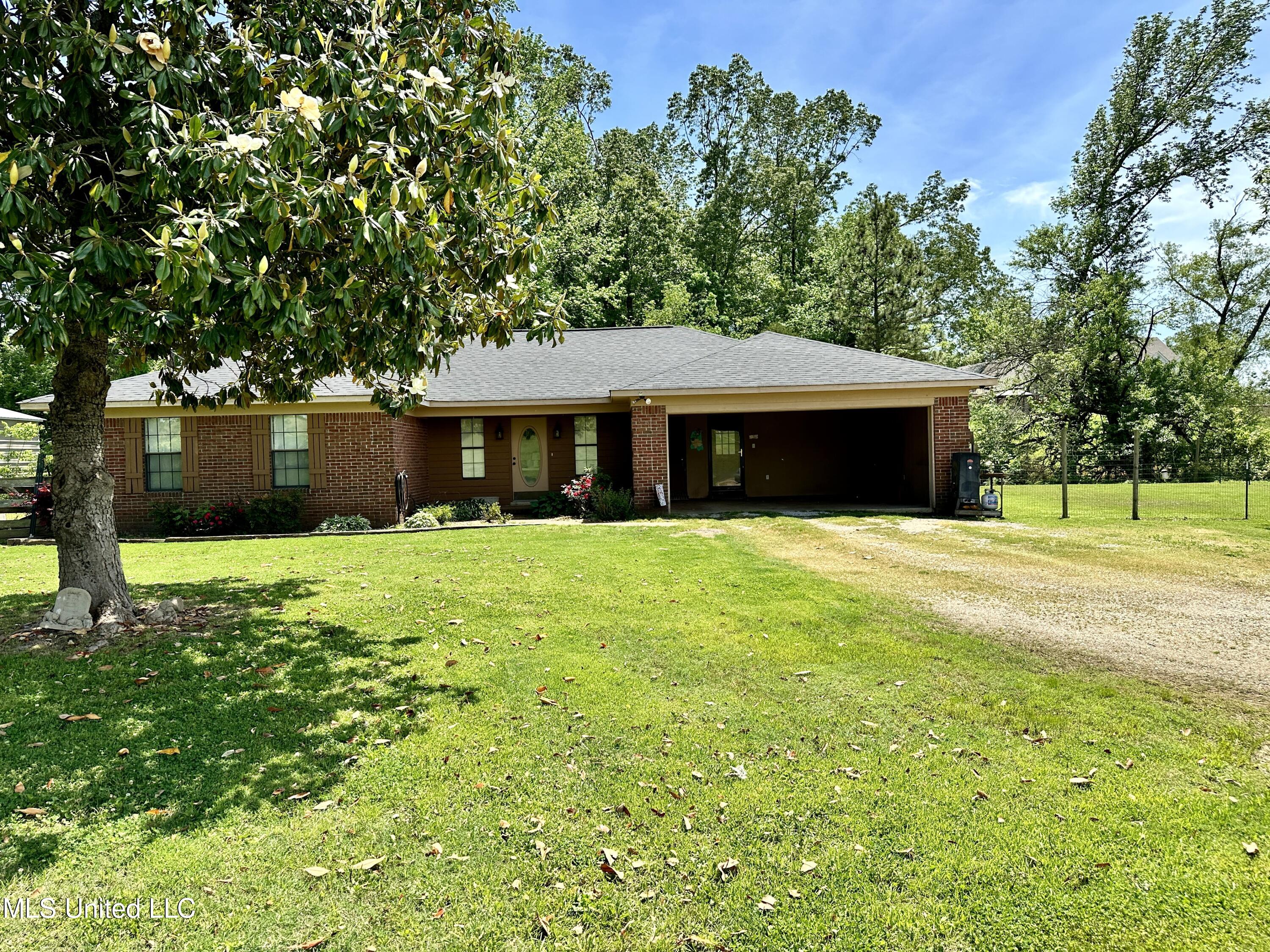7465 Allison Road Olive Branch, MS 38654 - Photo 2 of 31 IMG_4377