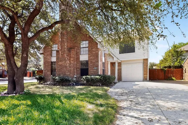$374,000 | 100 Shinoak Valley, Irving, TX 75063
