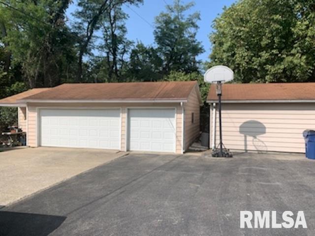 8 East Hazel Dell Lane Springfield, IL 62712 - Photo 4 of 5 Gallery Image 4