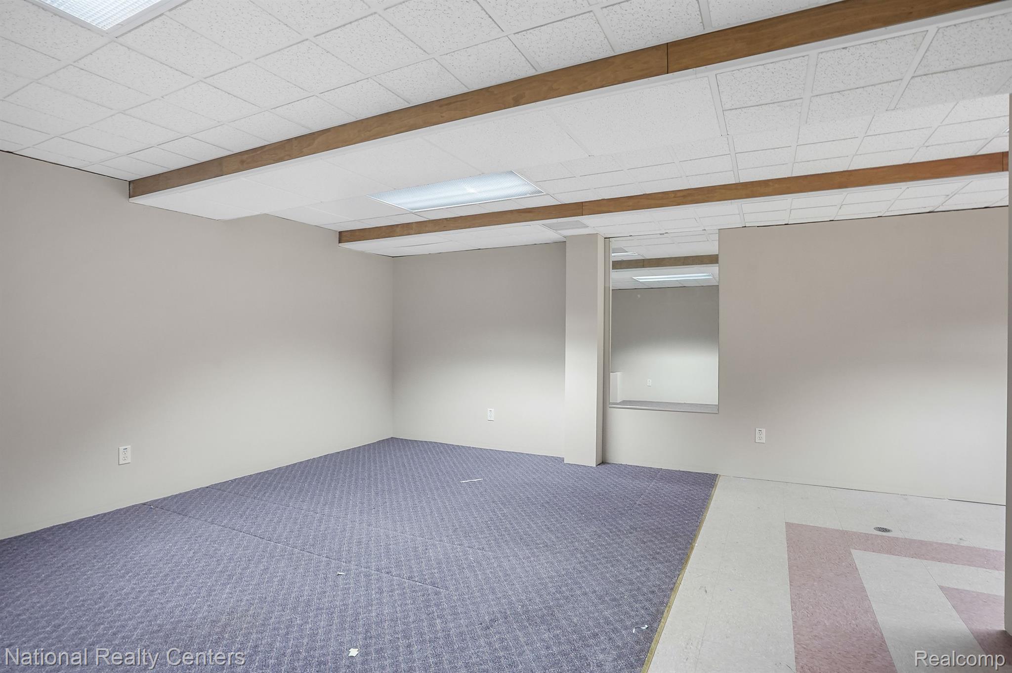 23085 Farmington Road Farmington, MI 48336 - Photo 23 of 31 Gallery Image 23
