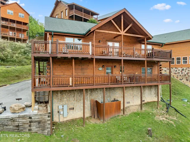 $1,159,999 | 1237 Bird Nest Way, Sevierville, TN 37862