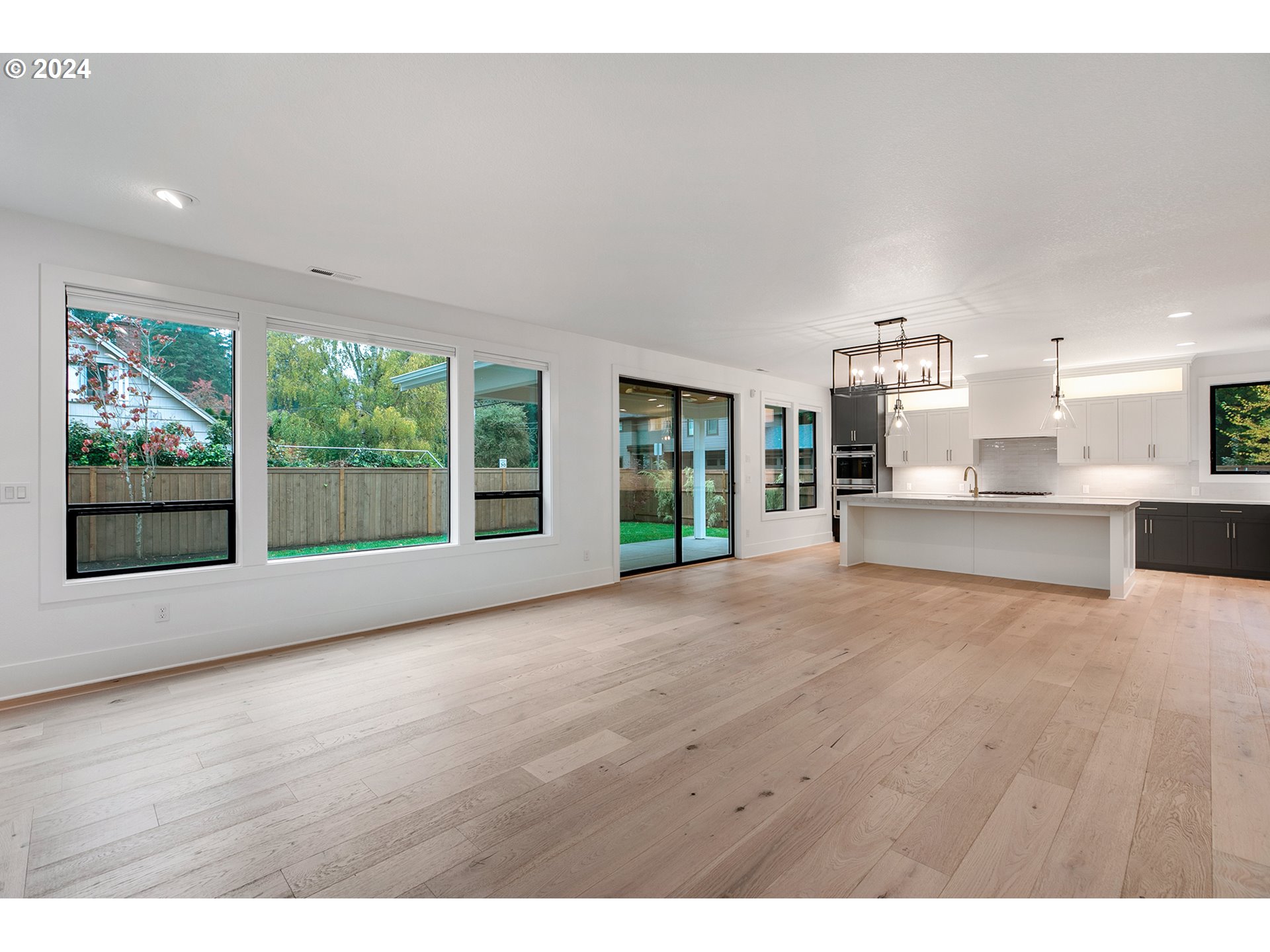 5525 Southwest Childs Road Lake Oswego, OR 97035 - Photo 15 of 48 Gallery Image 15