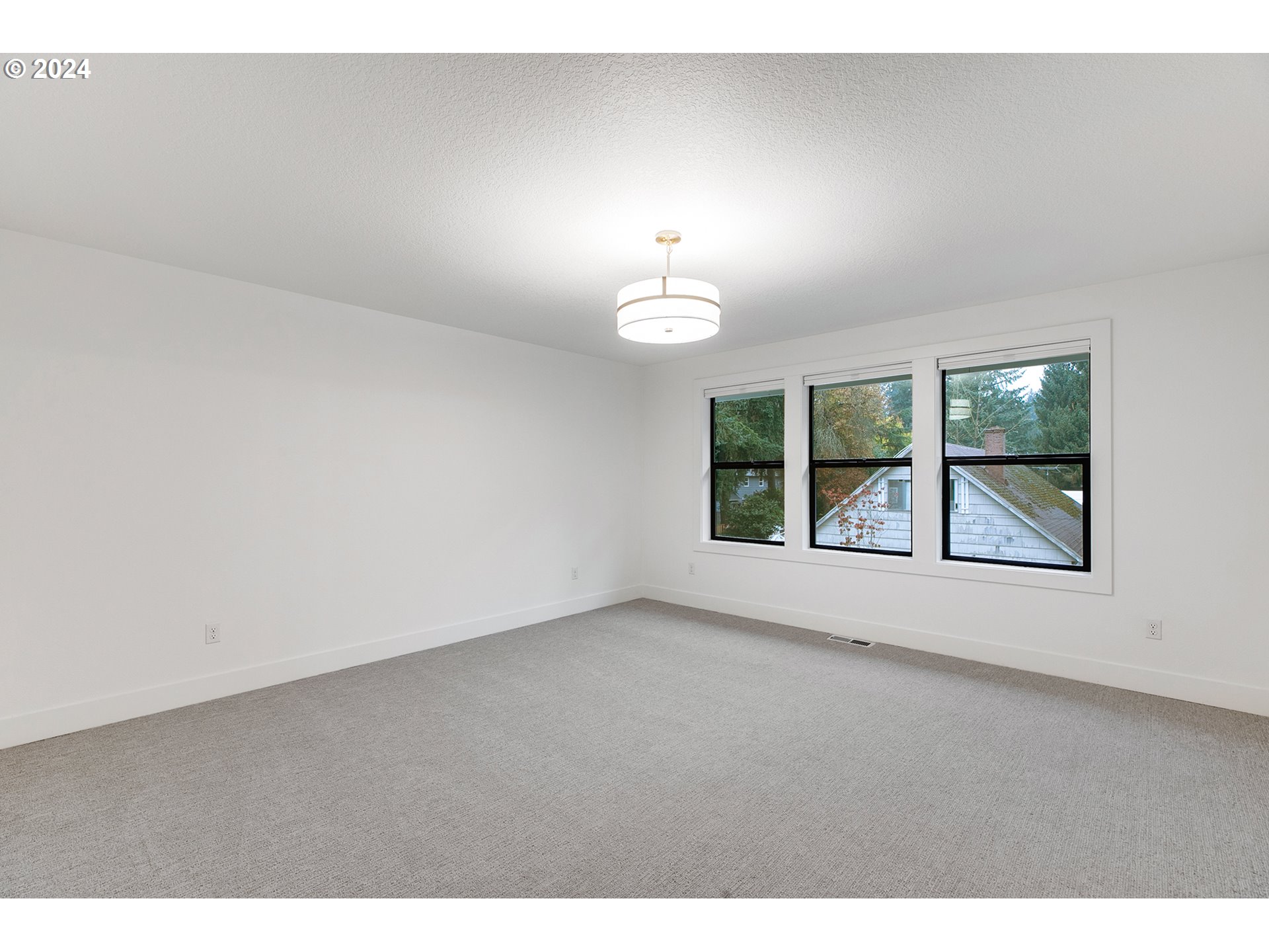 5525 Southwest Childs Road Lake Oswego, OR 97035 - Photo 23 of 48 Primary Bedroom