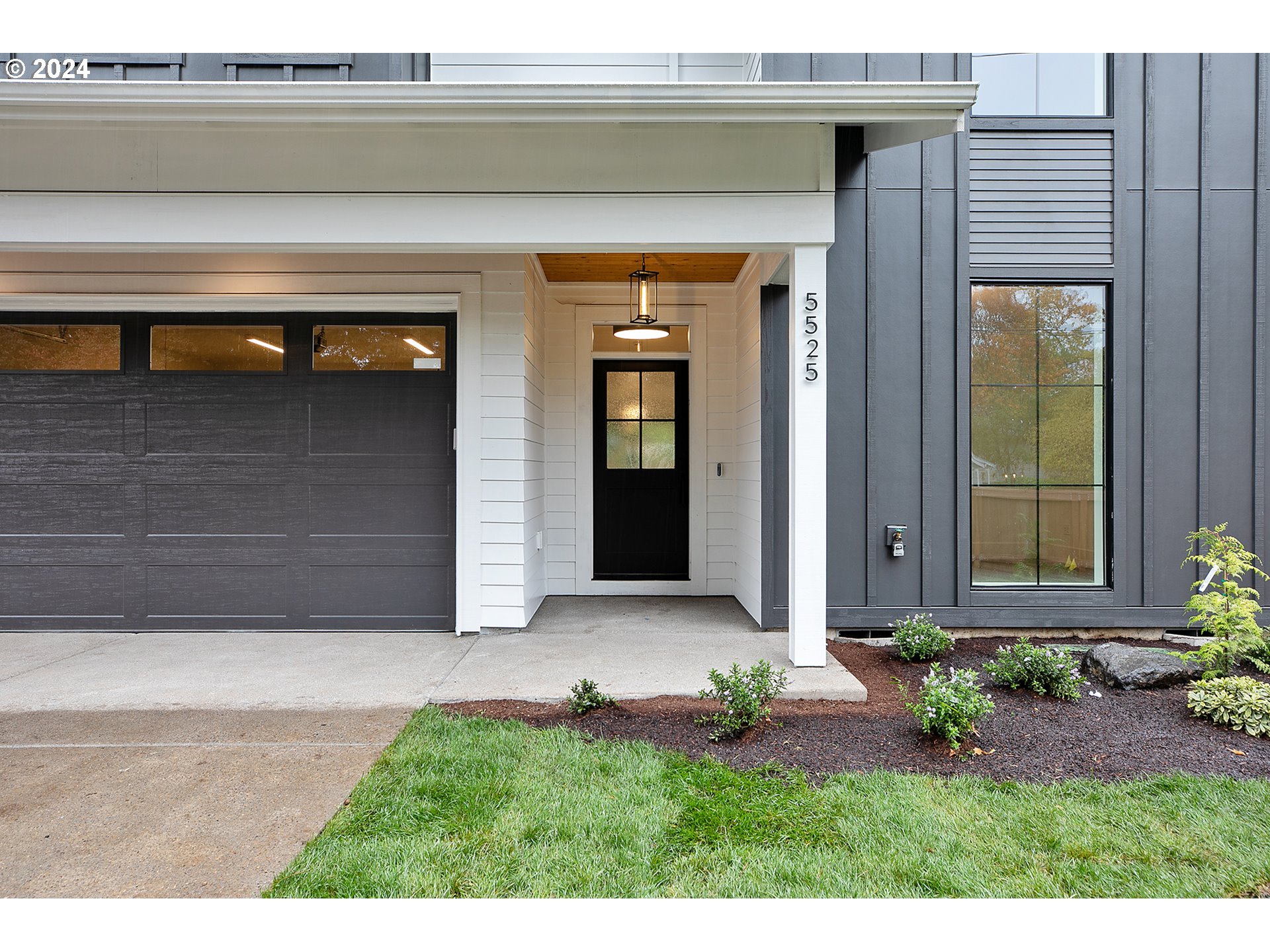 5525 Southwest Childs Road Lake Oswego, OR 97035 - Photo 3 of 48 Gallery Image 3