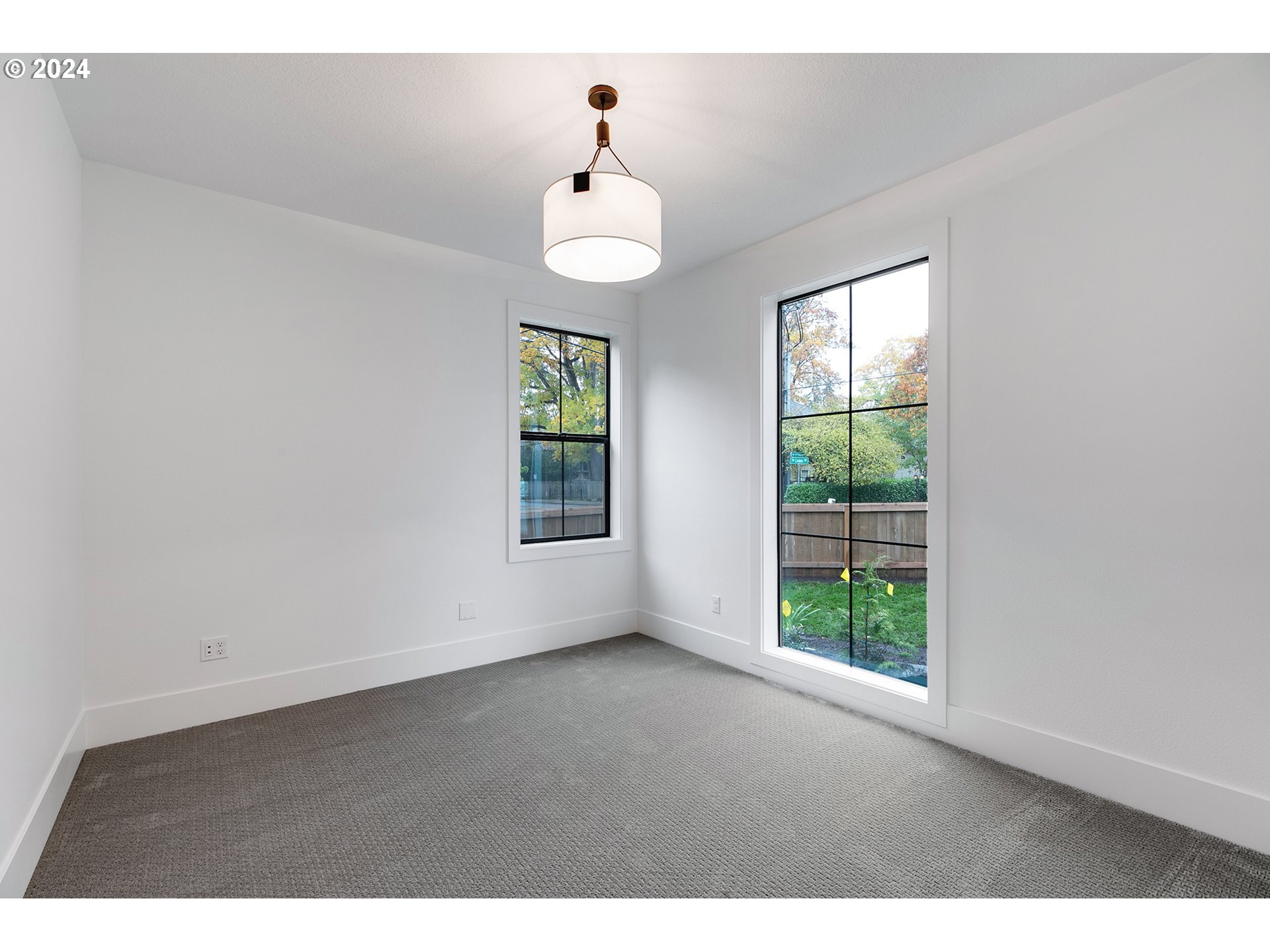 5525 Southwest Childs Road Lake Oswego, OR 97035 - Photo 5 of 48 Den/Office