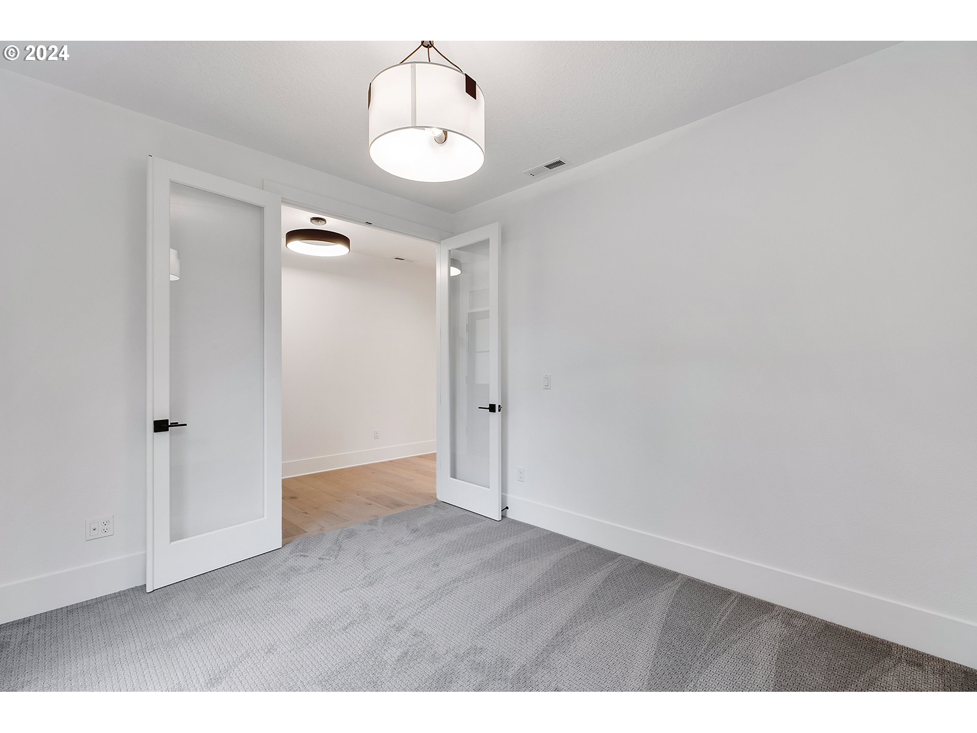 5525 Southwest Childs Road Lake Oswego, OR 97035 - Photo 6 of 48 Den/Office