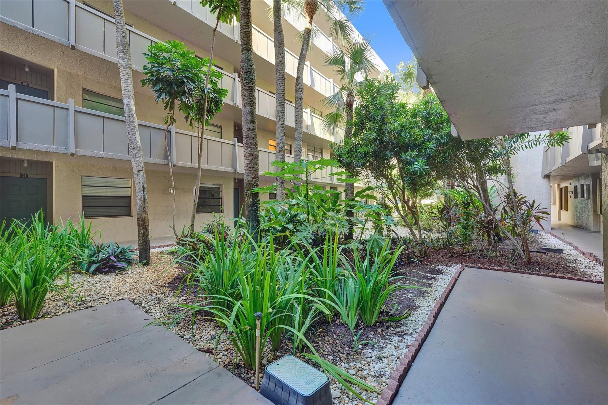 900 Colony Point Circle, Unit 221 Pembroke Pines, FL 33026 - Photo 16 of 29 Photo 16