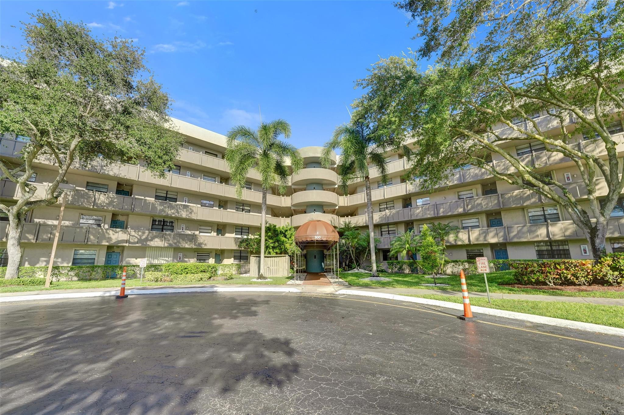 900 Colony Point Circle, Unit 221 Pembroke Pines, FL 33026 - Photo 17 of 29 Photo 17
