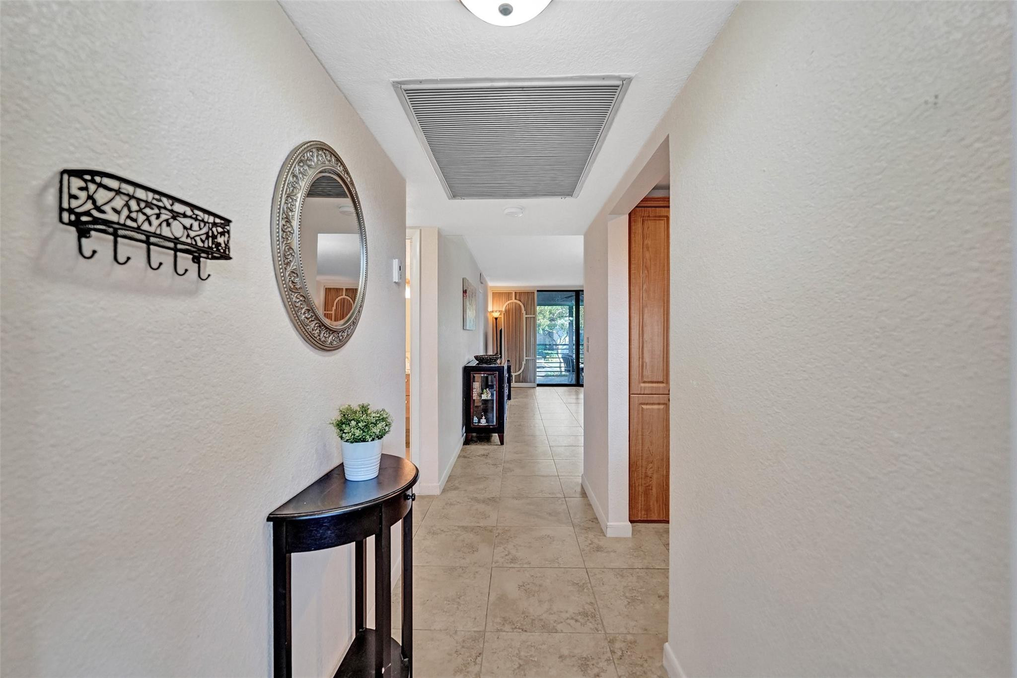 900 Colony Point Circle, Unit 221 Pembroke Pines, FL 33026 - Photo 2 of 29 Bright and open foyer
