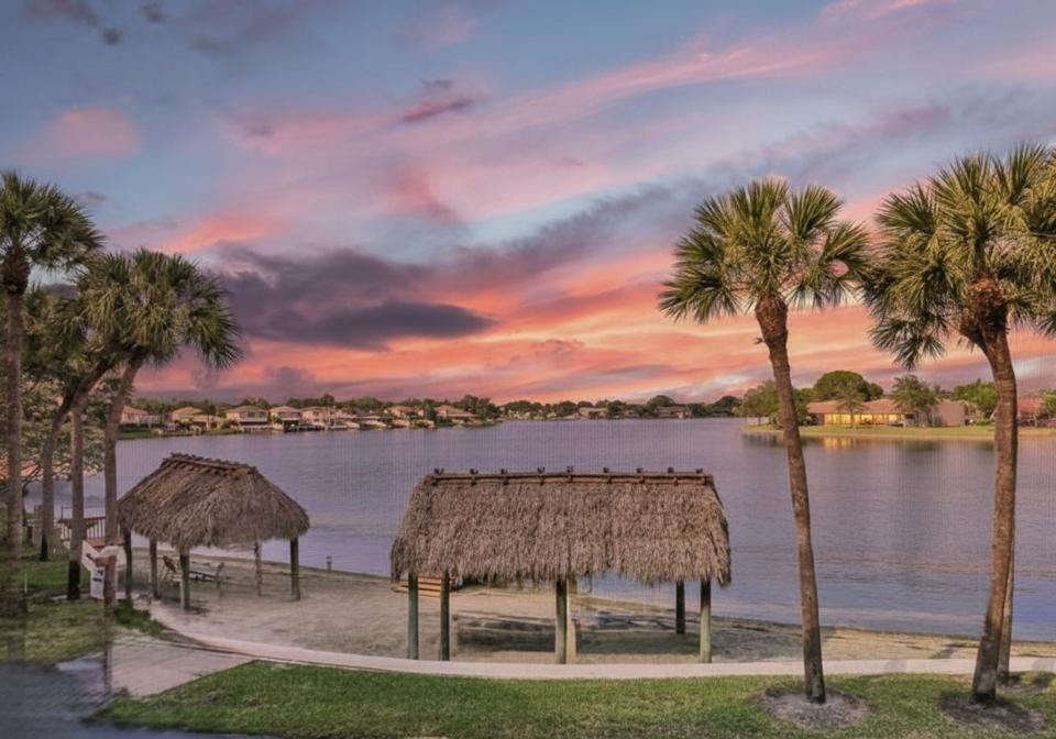 900 Colony Point Circle, Unit 221 Pembroke Pines, FL 33026 - Photo 21 of 29 Enjoy sunsets