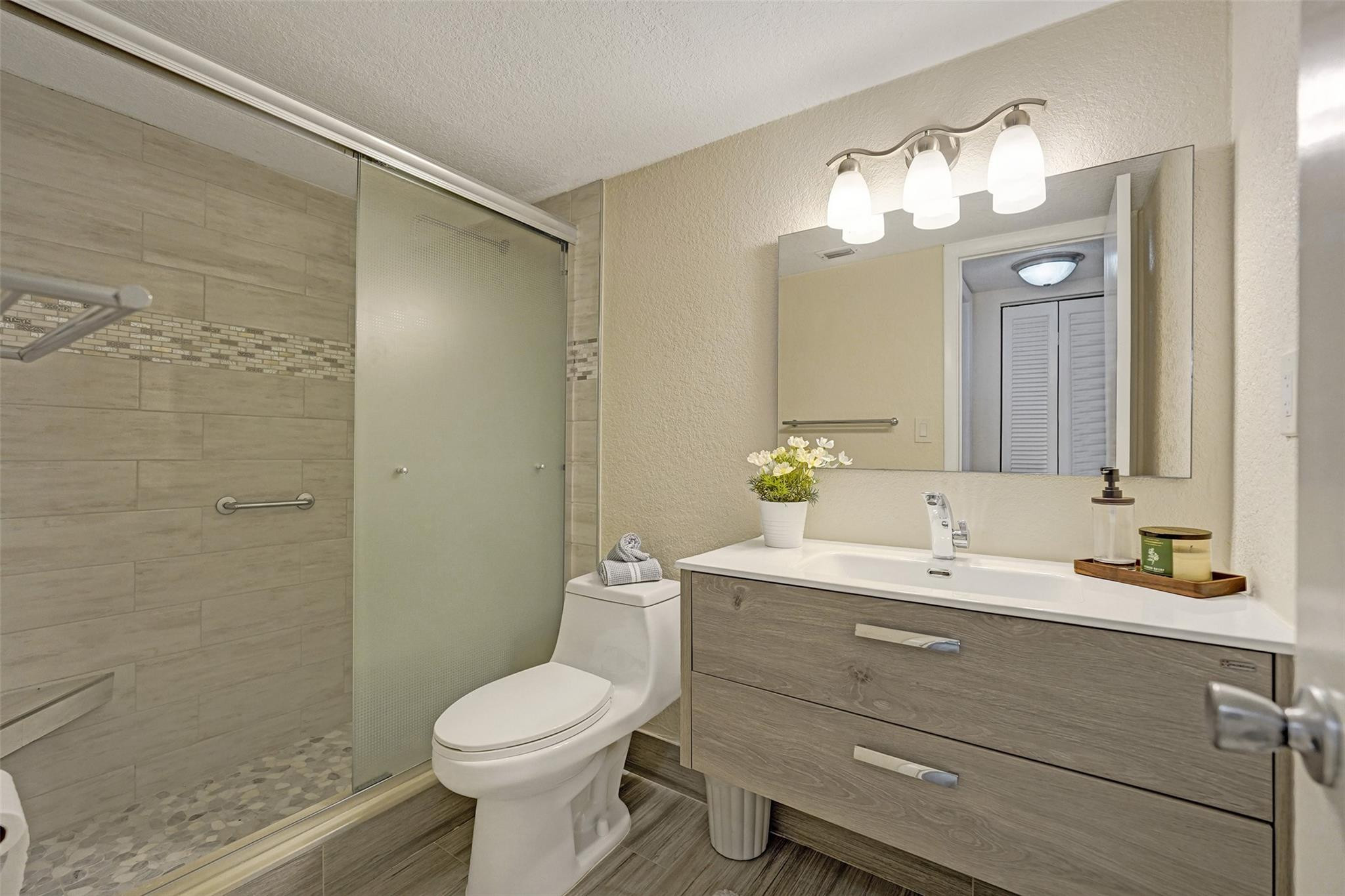 900 Colony Point Circle, Unit 221 Pembroke Pines, FL 33026 - Photo 8 of 29 Photo 8