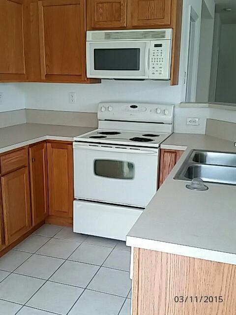 3221 Laurel Ridge Circle Riviera Beach, FL 33404 - Photo 4 of 14 kitchen