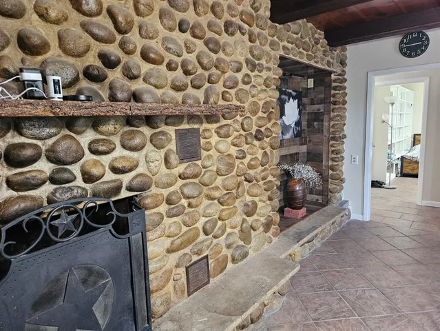 $490,000 | 1018 An County Road 2301, Tennessee Colony, TX 75861