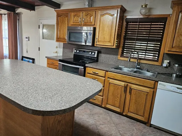 $490,000 | 1018 An County Road 2301, Tennessee Colony, TX 75861